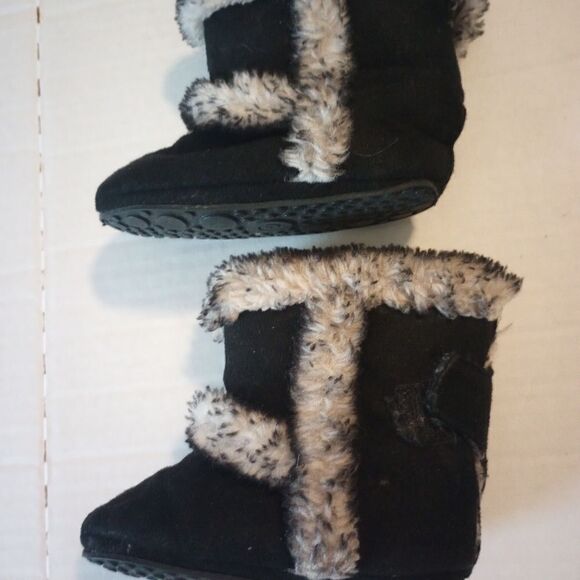 Two pair of toddler girl boots with Velcro closure Sz 6 - Picture 3 of 8